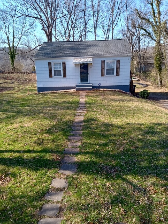 Building Photo - 3901 Fairlawn Ct Rental