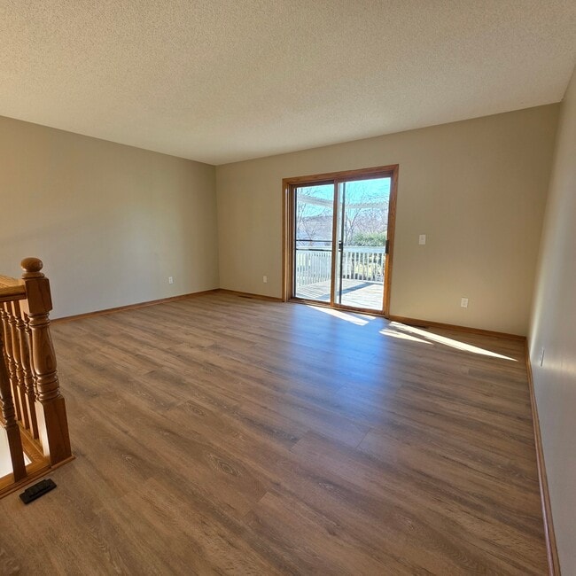 Photo - 9231 Queens Garden N