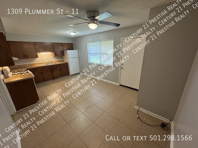 Photo - 1309 Plummer St Unit 11