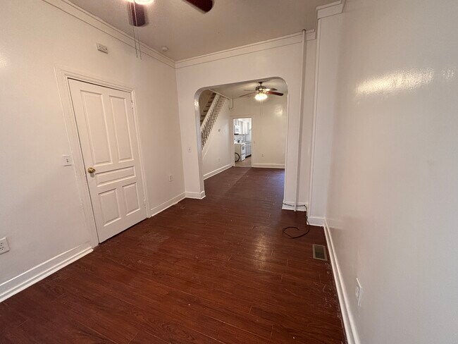 Photo - 738 W Poplar St