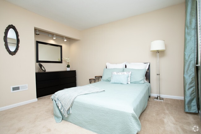 2BR, 1.5BA - 1000SF - Georgia Green Apartments
