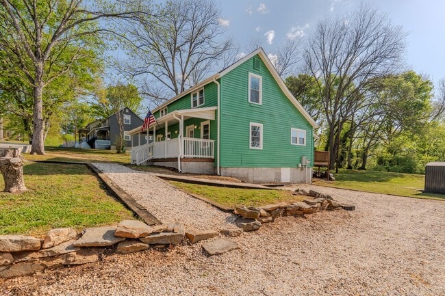 Photo - 231 Broadway St