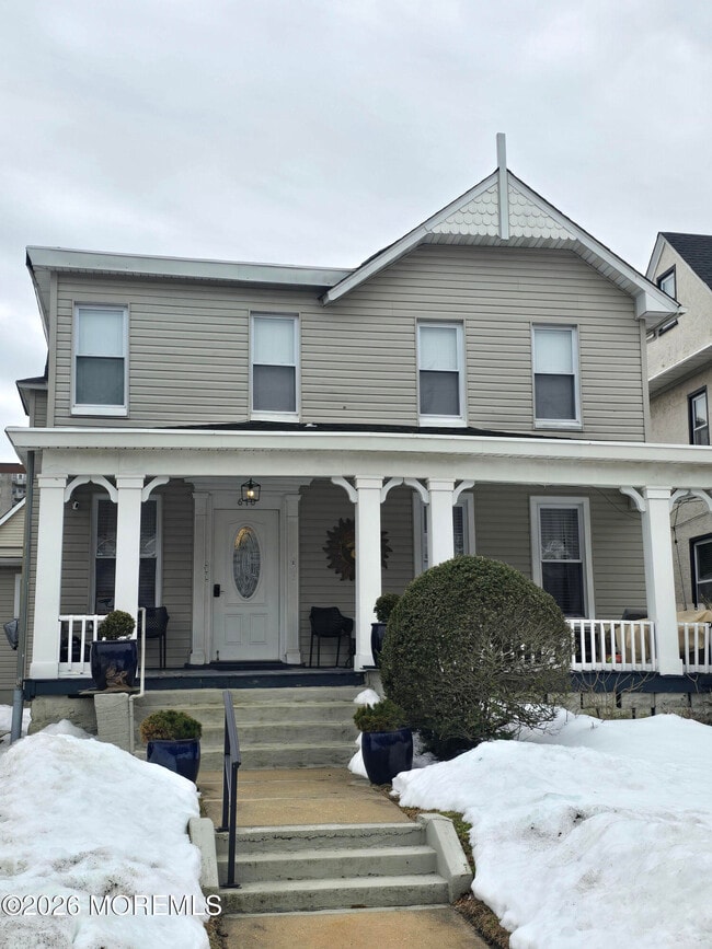 Building Photo - 610 1st Ave