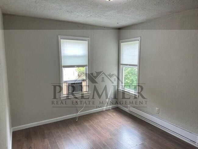1 bed / 1 bath - duplex unit - $750 rent -... - 1 bed / 1 bath - duplex unit - $750 rent -...