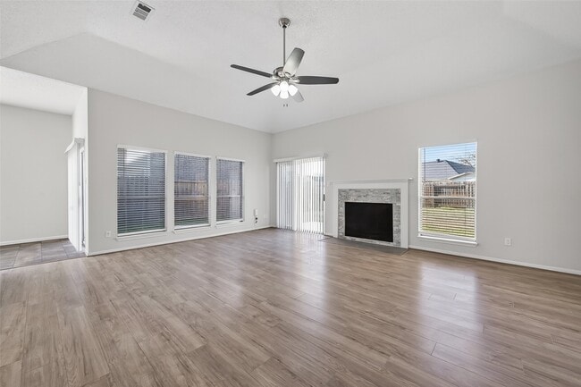 Photo - 3126 Lakefield Way