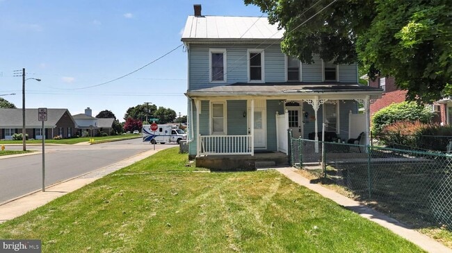 Photo - 334 S Railroad St
