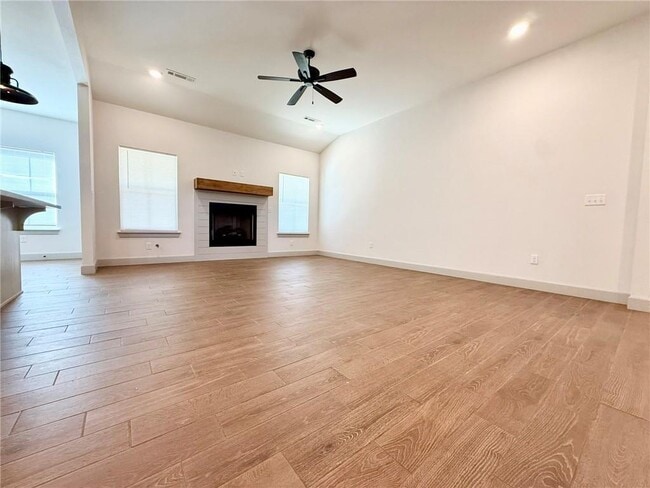 Photo - 1049 Parker Ln