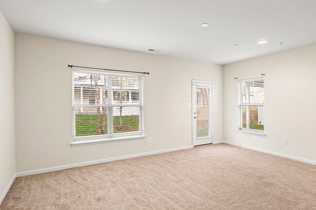 Photo - 214 Tanner Ln