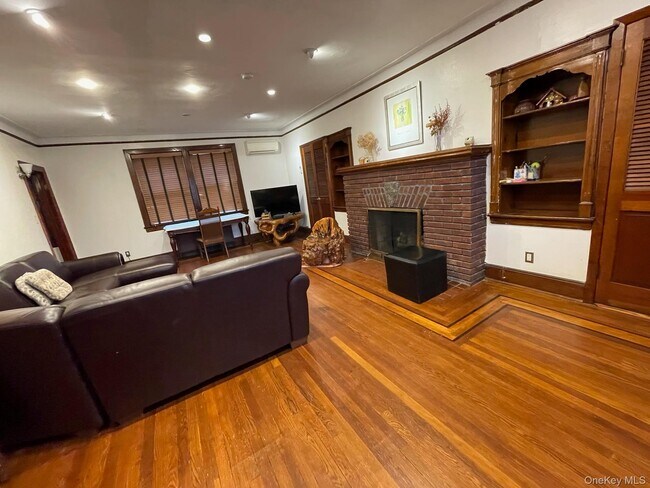 Photo - 47-51-51 161st St