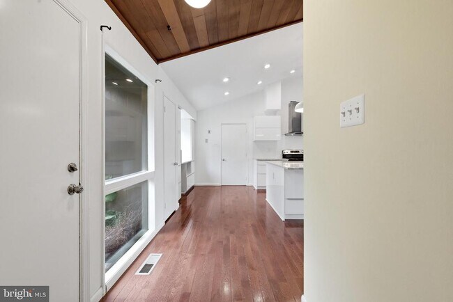 Photo - 8811 Burbank Rd