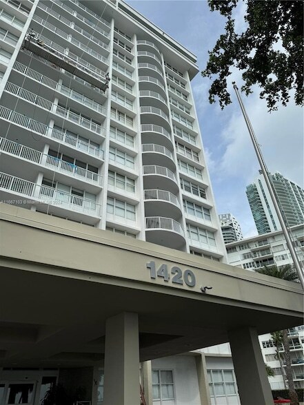 Photo - 1420 Brickell Bay Dr Unidad 103A1 Rental