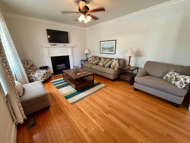 Photo - 214 Windsor St Unidad Main