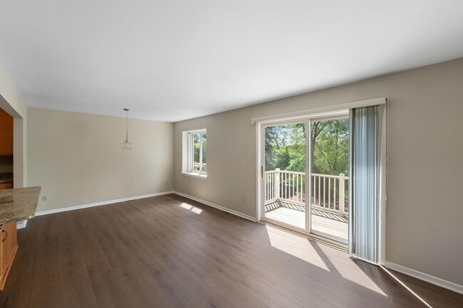 Photo - 304 Pondridge Cir