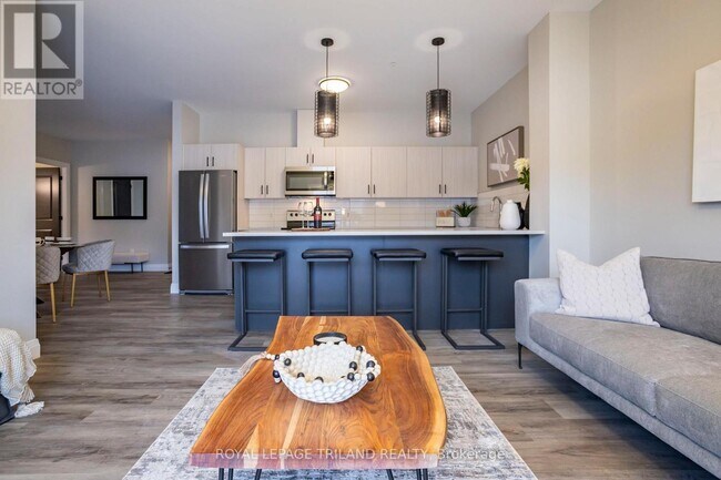 Photo - 555 Teeple Terrace