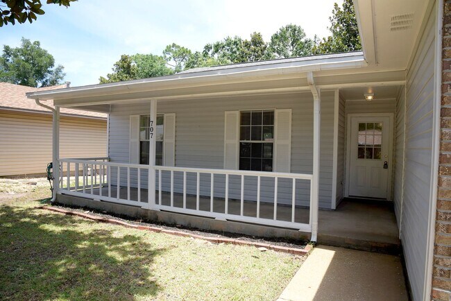 Photo - Central 3 Bedroom in Niceville!