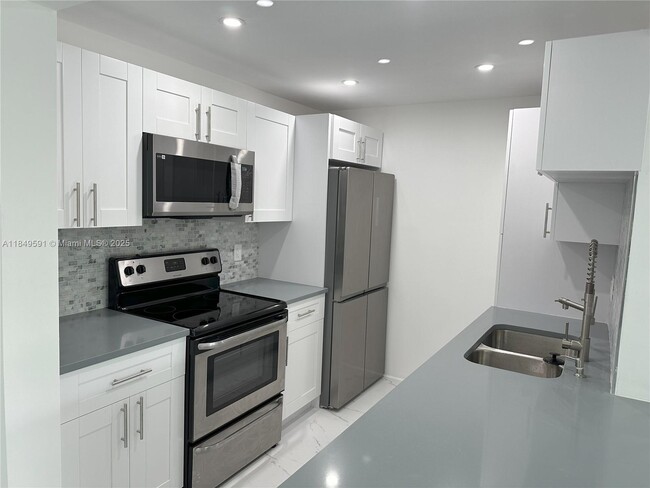 Building Photo - 450 NW 20th St Unit 1020 Rental