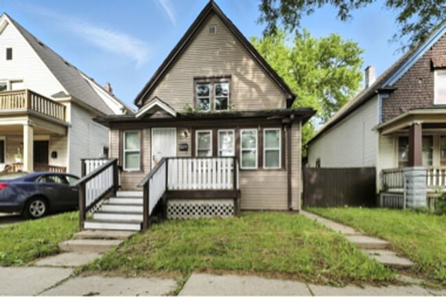 Building Photo - 3244 N 1st St Unit Upper