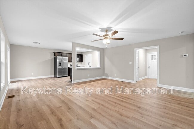 Photo - 3800 Roscommon Way