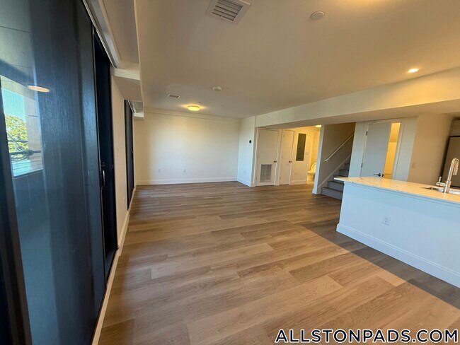 Photo - 1079 Commonwealth Ave Unidad 450