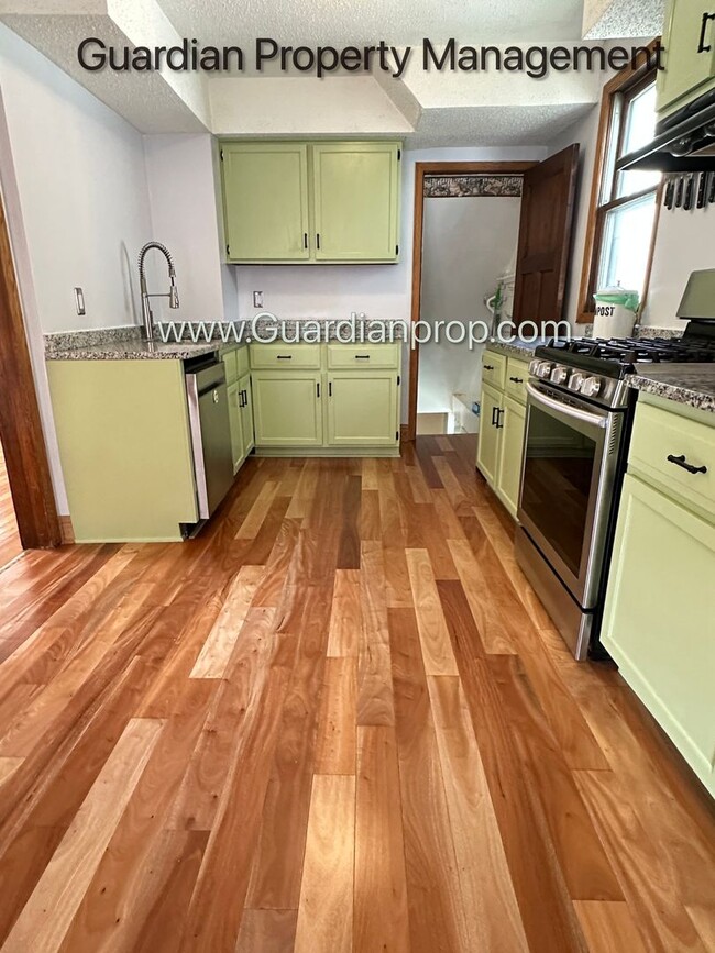 Photo - 4147 Snelling Ave