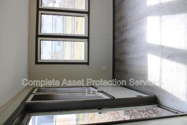 Photo - 306 Chestnut St