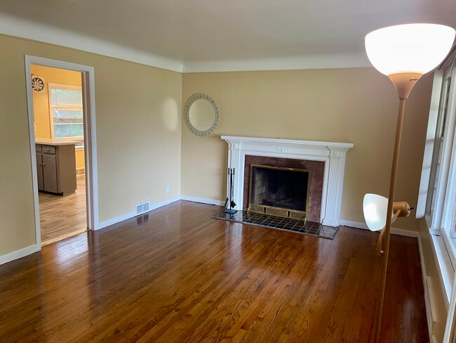 Photo - 21521 Benjamin St