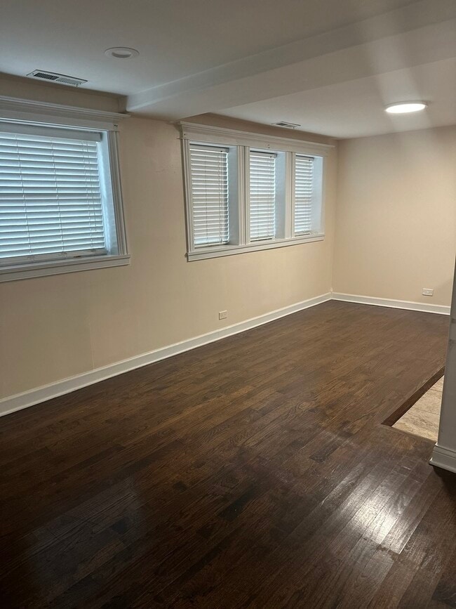 Photo - 2941 W Belle Plaine Ave Unit GC