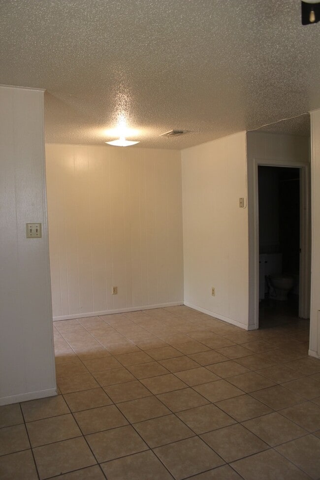 Photo - 303 E Avenue A Unit B - 303 E Ave A