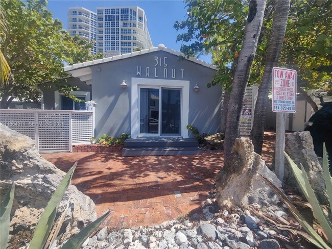 Building Photo - 315 Walnut St Unit 4