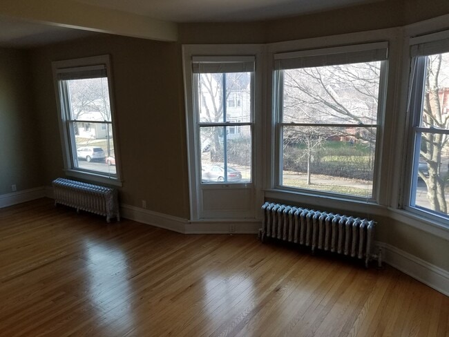 Photo - 3272 N Hackett Ave Unidad Upper