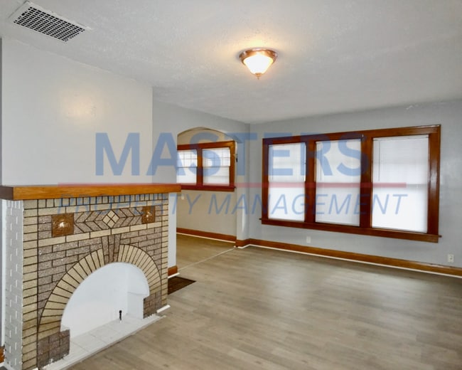 Building Photo - 1133 Parkside Blvd Unit Upper