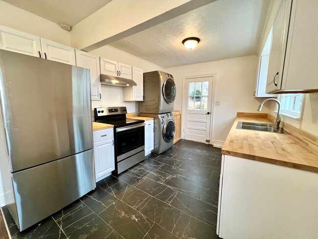 Building Photo - Beautiful Hardwood Floors and More