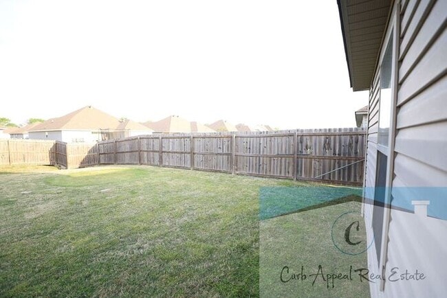 Photo - Beautiful 3 bed / 2 bath home with fenced back yard - Nettleton!!