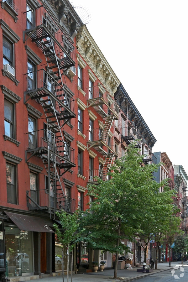 Primary Photo - 248 Elizabeth St