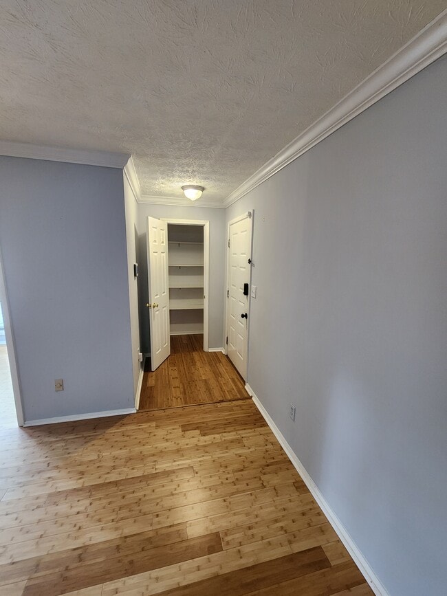 Closet at the entry - 514 Park Ridge Cir Unit 514