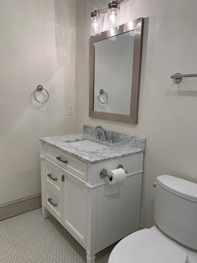 Bathroom - 151 W Main St Unidad A