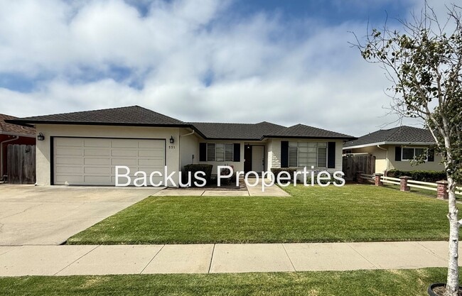 Building Photo - Beautiful four bedroom home in South Salinas