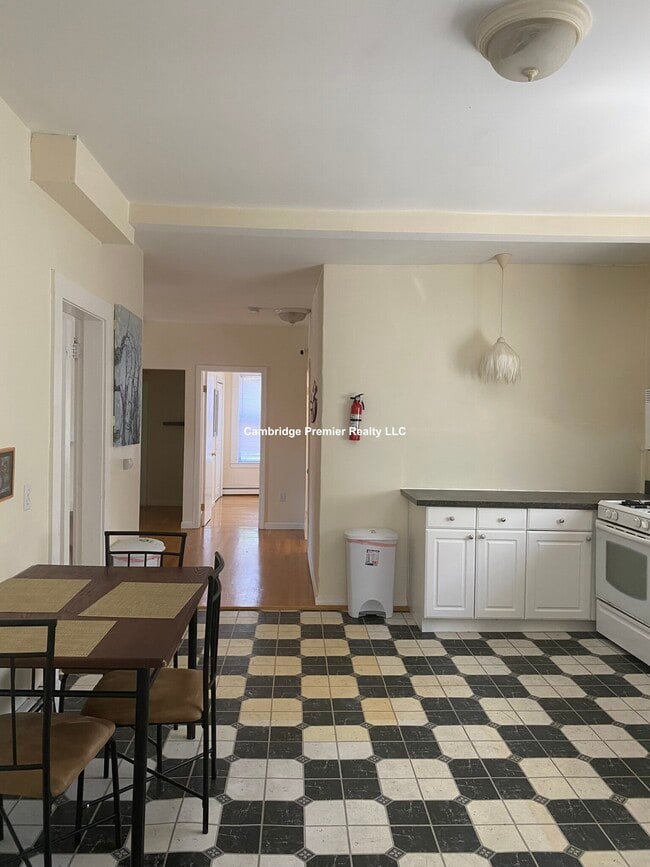 Building Photo - 214 Broadway Unit 3 Rental