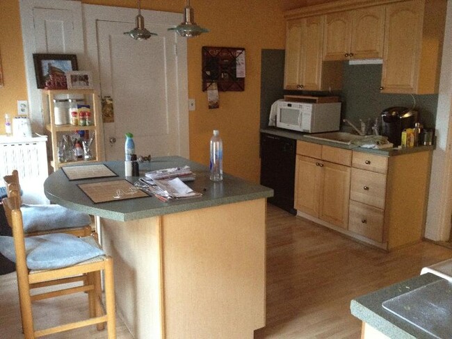 Building Photo - 97 Kilsyth Rd Unit #2 Rental
