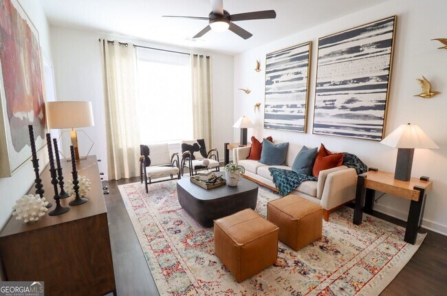 Photo - 305 Collins Industrial Way Unidad 5001