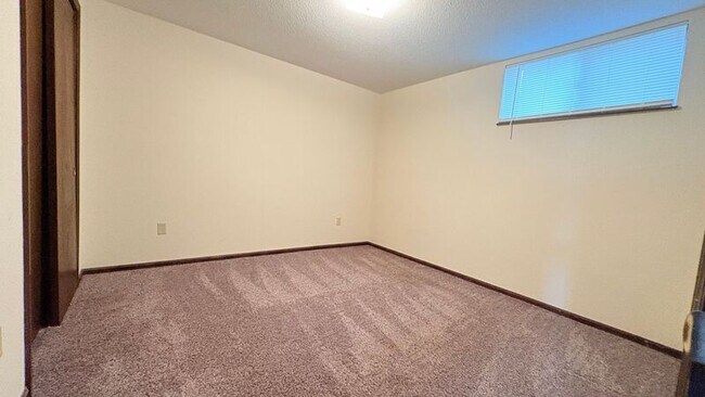 1406 Magnolia W