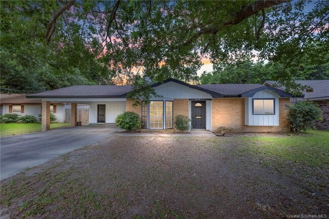 Photo - 414 Crestwood St