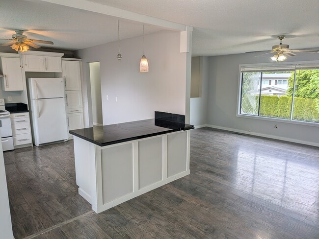 Photo - 45468 Spartan Crescent