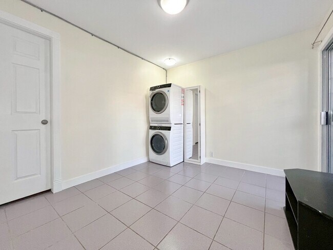 2789 24th Av W
