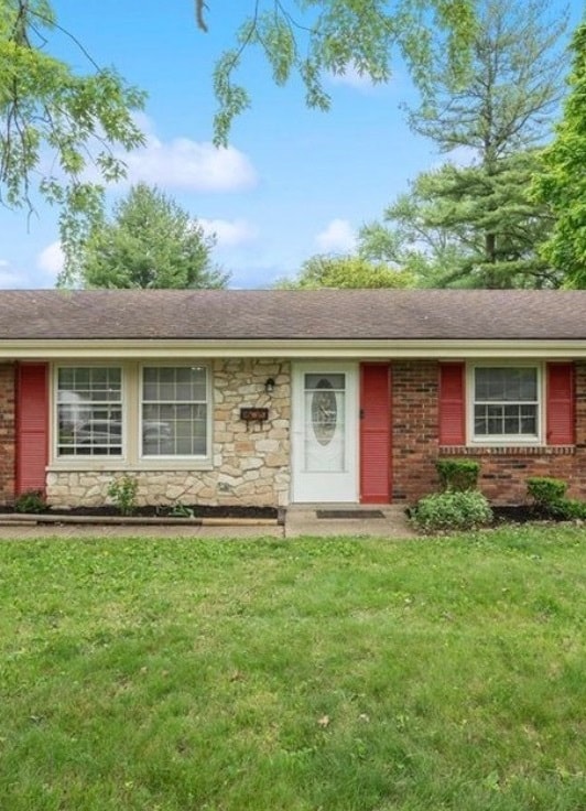 Photo - 215 Pinegrove Dr