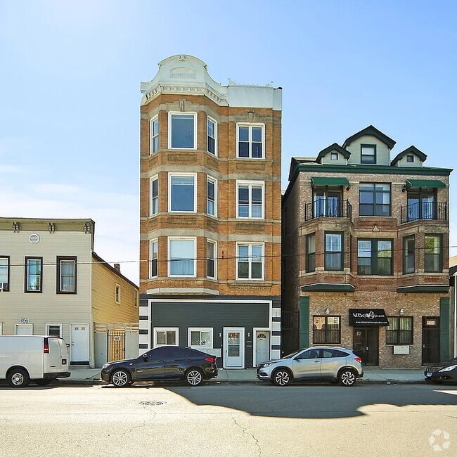 Building Photo - 1946 S Racine Ave Rental