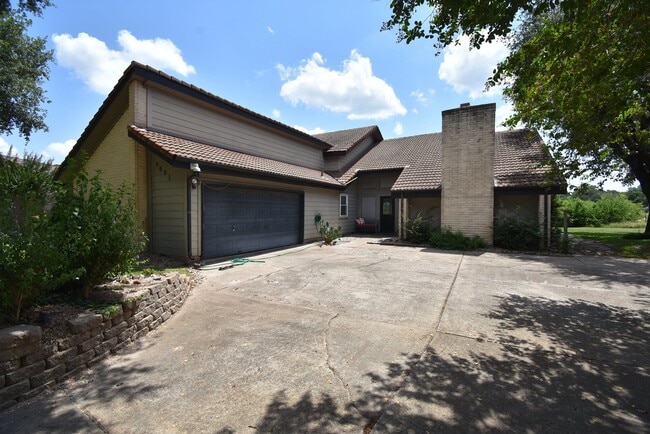 Photo - 6003 Long Leaf Dr House