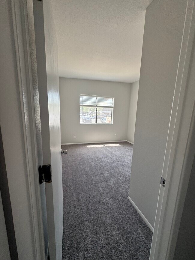 IMG_1504 - 5757 W Eugie Ave Unidad 2096