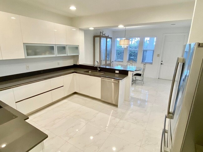 Photo - 850 Millbrae Ct