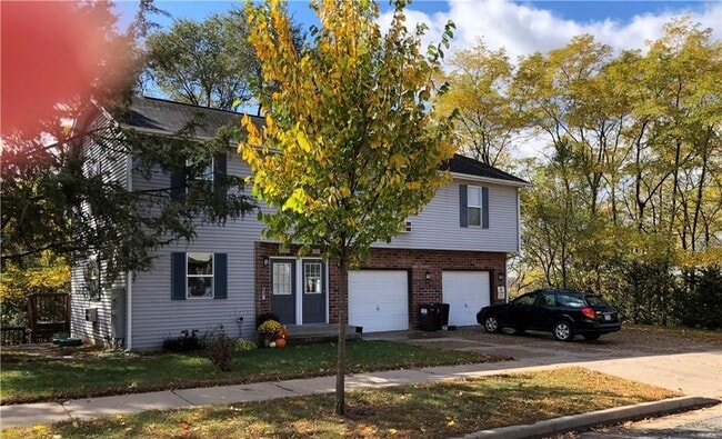 Building Photo - 1023 E Madison St